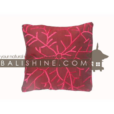 Balishine: Your natural source of indonesian handicraft presents in its Textile & Rugs collection the Pillow Cases:537JAS1338:This pillow case is produced in Bali it's a handmade textile with closing zip.  50% coton and 50% polyester. Same as picture