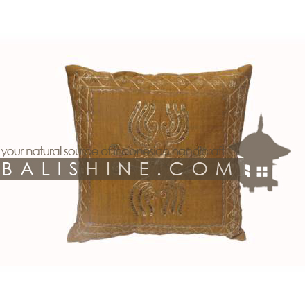 Balishine: Your natural source of indonesian handicraft presents in its Textile & Rugs collection the Pillow Cases:537JAS1356:This pillow case is produced in Bali it's a handmade textile with closing zip.  50% coton and 50% polyester. Same as picture