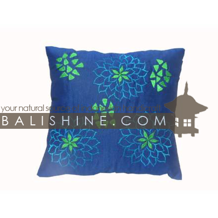 Balishine: Your natural source of indonesian handicraft presents in its Textile & Rugs collection the Pillow Cases:537JAS1392:This pillow case is produced in Bali it's a handmade textile with closing zip.  50% coton and 50% polyester. Same as picture