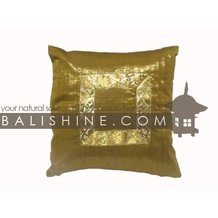 Balishine: Your natural source of indonesian handicraft presents in its Textile & Rugs collection the Pillow Cases:537JAS1443:This pillow case is produced in Bali it's a handmade batik textile with friesland and closing zip.  50% coton and 50% polyester. Same as picture