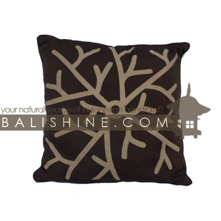 Balishine: Your natural source of indonesian handicraft presents in its Textile & Rugs collection the Pillow Cases:537JAS4899:This pillow case is produced in Bali it's a handmade textile with closing zip.  50% coton and 50% polyester. Same as picture