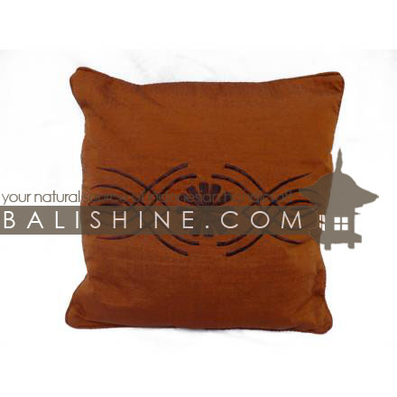 Balishine: Your natural source of indonesian handicraft presents in its Textile & Rugs collection the Pillow Cases:537JAS4908:This pillow case is produced in Bali it's a handmade textile with closing zip.  50% coton and 50% polyester. Same as picture