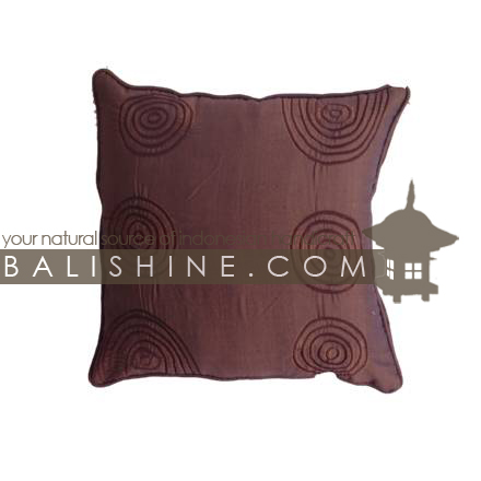 Balishine: Your natural source of indonesian handicraft presents in its Textile & Rugs collection the Pillow Cases:537KAN1293:This pillow case is produced in Bali it's a handmade textile with closing zip.  50% coton and 50% polyester. Same as picture