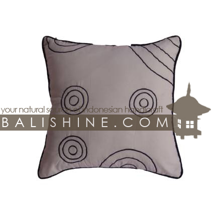 Balishine: Your natural source of indonesian handicraft presents in its Textile & Rugs collection the Pillow Cases:537KAN1296:This pillow case is produced in Bali it's a handmade textile with closing zip.  50% coton and 50% polyester. Same as picture