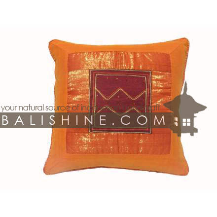 Balishine: Your natural source of indonesian handicraft presents in its Textile & Rugs collection the Pillow Cases:537MKN5037:This pillow case is produced in Bali it's a handmade textile with closing zip.  50% coton and 50% polyester. Same as picture
