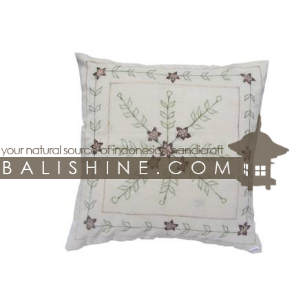 Balishine: Your natural source of indonesian handicraft presents in its Textile & Rugs collection the Pillow Cases:537MKN5038:This pillow case is produced in Bali it's a handmade textile with closing zip.  50% coton and 50% polyester. Same as picture