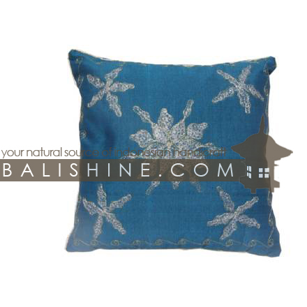 Balishine: Your natural source of indonesian handicraft presents in its Textile & Rugs collection the Pillow Cases:537MKN5040:This pillow case is produced in Bali it's a handmade textile with closing zip.  50% coton and 50% polyester. Same as picture