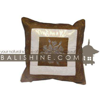 Balishine: Your natural source of indonesian handicraft presents in its Textile & Rugs collection the Pillow Cases:537MKN5042:This pillow case is produced in Bali it's a handmade textile with closing zip.  50% coton and 50% polyester. Same as picture