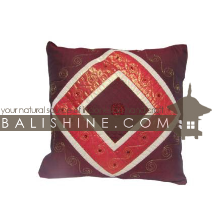 Balishine: Your natural source of indonesian handicraft presents in its Textile & Rugs collection the Pillow Cases:537MKN5043:This pillow case is produced in Bali it's a handmade textile with closing zip.  50% coton and 50% polyester. Same as picture