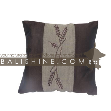 Balishine: Your natural source of indonesian handicraft presents in its Textile & Rugs collection the Pillow Cases:537MKN5044:This pillow case is produced in Bali it's a handmade textile with closing zip.  50% coton and 50% polyester. Same as picture