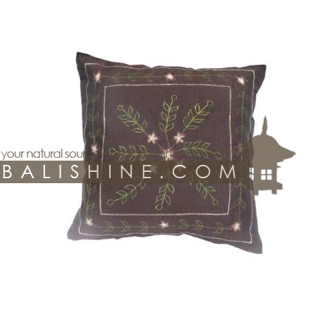 Balishine: Your natural source of indonesian handicraft presents in its Textile & Rugs collection the Pillow Cases:537MKN5046:This pillow case is produced in Bali it's a handmade textile with closing zip.  50% coton and 50% polyester. Same as picture