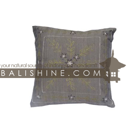 Balishine: Your natural source of indonesian handicraft presents in its Textile & Rugs collection the Pillow Cases:537MKN5048:This pillow case is produced in Bali it's a handmade textile with closing zip.  50% coton and 50% polyester. Same as picture