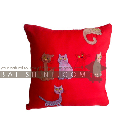 Balishine: Your natural source of indonesian handicraft presents in its Textile & Rugs collection the Pillow Cases:537MKN6914:This pillow case is produced in Bali it's a natural handmade textile with closing zip.  50% coton and 50% polyester. Same as picture