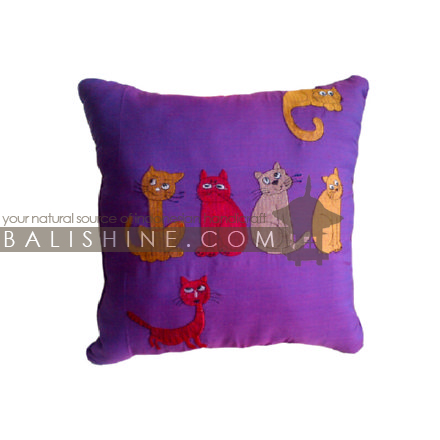 Balishine: Your natural source of indonesian handicraft presents in its Textile & Rugs collection the Pillow Cases:537MKN6915:This pillow case is produced in Bali it's a natural handmade textile with closing zip.  50% coton and 50% polyester. Same as picture