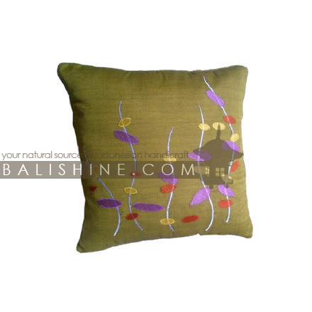 Balishine: Your natural source of indonesian handicraft presents in its Textile & Rugs collection the Pillow Cases:537MKN6925:This pillow case is produced in Bali it's a natural handmade textile with closing zip.  50% coton and 50% polyester. Same as picture