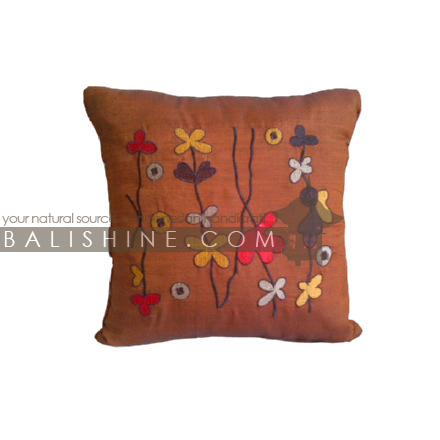 Balishine: Your natural source of indonesian handicraft presents in its Textile & Rugs collection the Pillow Cases:537MKN6932:This pillow case is produced in Bali it's a natural handmade textile with closing zip.  50% coton and 50% polyester. Same as picture