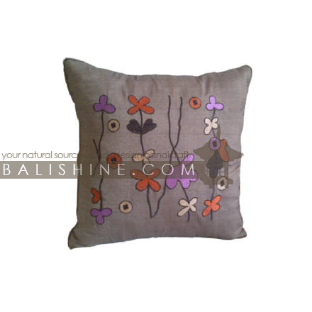 Balishine: Your natural source of indonesian handicraft presents in its Textile & Rugs collection the Pillow Cases:537MKN6935:This pillow case is produced in Bali it's a natural handmade textile with closing zip.  50% coton and 50% polyester. Same as picture