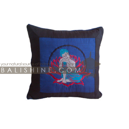 Balishine: Your natural source of indonesian handicraft presents in its Textile & Rugs collection the Pillow Cases:537MKN6944:This pillow case is produced in Bali it's a natural handmade textile with closing zip.  50% coton and 50% polyester. Same as picture