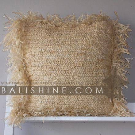 Balishine: Your natural source of indonesian handicraft presents in its Textile & Rugs collection the Pillow Cases:537MAR7603:This pillow cover is made with natural palm rafia.  
