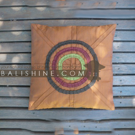 Balishine: Your natural source of indonesian handicraft presents in its Textile & Rugs collection the Pillow Cases:537MKN6170:This pillow case is produced in Bali it's a handmade textile with closing zip.  Same as picture