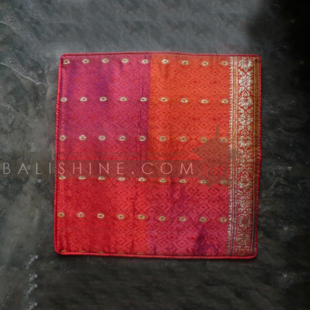 Balishine: Your natural source of indonesian handicraft presents in its Textile & Rugs collection the Pillow Cases:537VIN5474:This pillow case is produced in Bali it's a handmade textile with closing zip.  Same as picture