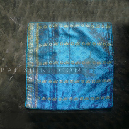 Balishine: Your natural source of indonesian handicraft presents in its Textile & Rugs collection the Pillow Cases:537VIN5475:This pillow case is produced in Bali it's a handmade textile with closing zip.  Same as picture