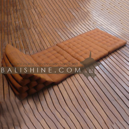 Balishine: Your natural source of indonesian handicraft presents in its Textile & Rugs collection the Cushion Pyramide:541MKN5238:This pyramid sofa is unfolded and become a mattress 1 place. produced in Bali it's a handmade textile with kapok inside.  50% coton and 50% polyester. Color as photo.