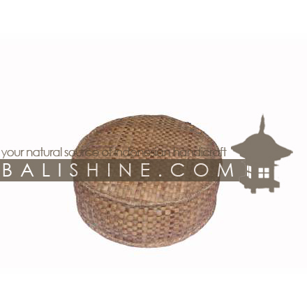 Balishine: Your natural source of indonesian handicraft presents in its Textile & Rugs collection the Pouf:541KAN1493:This round pouf is produced in Bali made from the matting of natural sea grass called Enceng gondok with capok inside.  The Diam.meter is 50 cm and his thickness 20 cm.