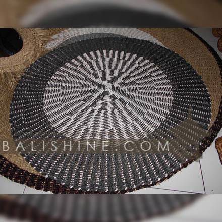 Balishine: Your natural source of indonesian handicraft presents in its Textile & Rugs collection the Round Rug:549MER7581:This round rug is produced in Bali. It's made with a natural weaving of seagrass. Can be produced with natural raffia.  Item made from seagrass on photo displayed.
