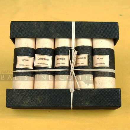 Balishine: Your natural source of indonesian handicraft presents in its Various collection the 5 Packs Of 20 Sticks:44ARJ542387:This set include 10 mini sticks each parfum  is produced in Bali made from tropical pulp flower. The lenght of the sticks is 10 cm. Original packing inside an original box.  Also available in aromas : Amber, Apple, Bergamot, Cacao, Canabis, Chempaka, Cinnamon, Citronnella, Clove, Coconut, Coffe, Darshan, Euqaliptus, Frangipani, Gardenia, Grass, Jasmine, Krishna Musk, Lavender, Lemon, Lotus, Macana, Mango, Musk, Nagchampa, Narcis, Night Queen,  Opium, Orange, Orchid, Passion Fruit, Patchouly, Peppermint, Rose, Rosemary, Sakura, Sandalwood, Spice, Strawberry, Sweet balinese, Variety, Vetiver, Ylang-Ylang, Vanilla, Lotus.