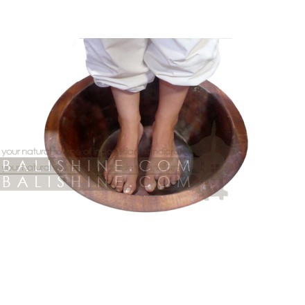Balishine: Your natural source of indonesian handicraft presents in its Various collection the Bowl:44BAM325731:This bowl for pedicure or manicure is a handicraft of Indonesia from suar wood.  The colors available are natural, chocolate, white, green, red or black.
