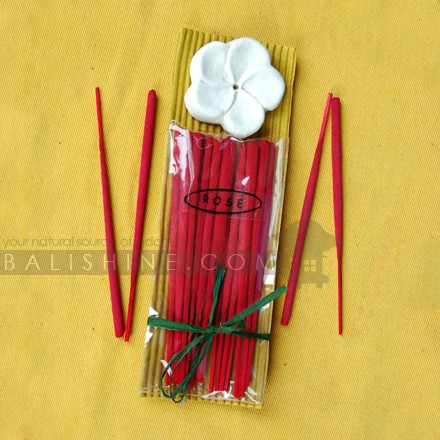 Balishine: Your natural source of indonesian handicraft presents in its Various collection the Ceramic Incense Holder And 2 Packs Of 10 Sticks:44ARJ542375:This set of clay incense holder with 10 sticks each parfum is produced in Bali made from tropical pulp flower. The lenght of the sticks is 10 cm.  Also available in aromas : Amber, Apple, Bergamot, Cacao, Canabis, Chempaka, Cinnamon, Citronnella, Clove, Coconut, Coffe, Darshan, Euqaliptus, Frangipani, Gardenia, Grass, Jasmine, Krishna Musk, Lavender, Lemon, Lotus, Macana, Mango, Musk, Nagchampa, Narcis, Night Queen,  Opium, Orange, Orchid, Passion Fruit, Patchouly, Peppermint, Rose, Rosemary, Sakura, Sandalwood, Spice, Strawberry, Sweet balinese, Variety, Vetiver, Ylang-Ylang, Vanilla, Lotus.