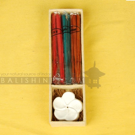 Balishine: Your natural source of indonesian handicraft presents in its Various collection the Ceramic Incense Holder And 3 Packs Of 10 Sticks:44ARJ542377:This set of clay incense holder with 10 sticks each parfum is produced in Bali made from tropical pulp flower. The lenght of the sticks is 10 cm.  Also available in aromas : Amber, Apple, Bergamot, Cacao, Canabis, Chempaka, Cinnamon, Citronnella, Clove, Coconut, Coffe, Darshan, Euqaliptus, Frangipani, Gardenia, Grass, Jasmine, Krishna Musk, Lavender, Lemon, Lotus, Macana, Mango, Musk, Nagchampa, Narcis, Night Queen,  Opium, Orange, Orchid, Passion Fruit, Patchouly, Peppermint, Rose, Rosemary, Sakura, Sandalwood, Spice, Strawberry, Sweet balinese, Variety, Vetiver, Ylang-Ylang, Vanilla, Lotus.
