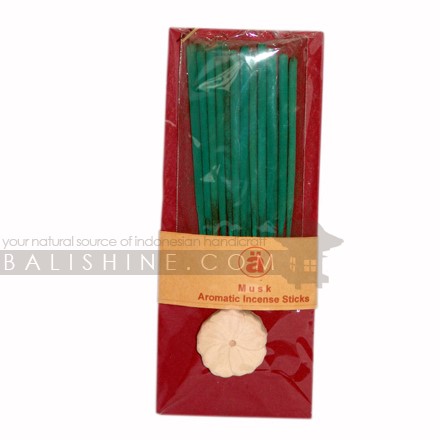 Balishine: Your natural source of indonesian handicraft presents in its Various collection the Ceramic Incense Holder with 20 Sticks:44ARJ542382:This set of clay incense holder with 20 mini sticks is produced in Bali made from tropical pulp flower. The lenght of the mini sticks is 10 cm.  Also available in aromas : Amber, Apple, Bergamot, Cacao, Canabis, Chempaka, Cinnamon, Citronnella, Clove, Coconut, Coffe, Darshan, Euqaliptus, Frangipani, Gardenia, Grass, Jasmine, Krishna Musk, Lavender, Lemon, Lotus, Macana, Mango, Musk, Nagchampa, Narcis, Night Queen,  Opium, Orange, Orchid, Passion Fruit, Patchouly, Peppermint, Rose, Rosemary, Sakura, Sandalwood, Spice, Strawberry, Sweet balinese, Variety, Vetiver, Ylang-Ylang, Vanilla, Lotus.