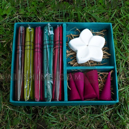 Balishine: Your natural source of indonesian handicraft presents in its Various collection the Ceramic Incense Holder Set:44ARJ543512:This set of clay incense holder with 5 big cones and 5 packs of 10 mini sticks  is produced in Bali made from tropical pulp flower. Original packing inside an handmade box.  Also available in aromas : Amber, Apple, Bergamot, Cacao, Canabis, Chempaka, Cinnamon, Citronnella, Clove, Coconut, Coffe, Darshan, Euqaliptus, Frangipani, Gardenia, Grass, Jasmine, Krishna Musk, Lavender, Lemon, Lotus, Macana, Mango, Musk, Nagchampa, Narcis, Night Queen,  Opium, Orange, Orchid, Passion Fruit, Patchouly, Peppermint, Rose, Rosemary, Sakura, Sandalwood, Spice, Strawberry, Sweet balinese, Variety, Vetiver, Ylang-Ylang, Vanilla, Lotus.