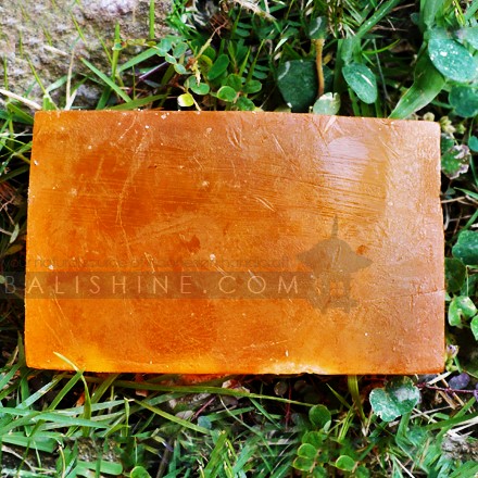 Balishine: Your natural source of indonesian handicraft presents in its Various collection the Natural Transparent Soap:44ARJ553516:This natural transparent soap is produced in Bali made from tropical pulp flower. WEIGHT 100grs.  Also available in aromas : Papaya, Chempaka,  Frangipani, Jasmine, Lavender, Sandalwood, Ylang-Ylang, Vanilla, Lotus.