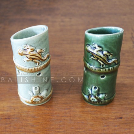 Balishine: Your natural source of indonesian handicraft presents in its Various collection the Oil Burner:44AGG586110:This oil burner is produced in Bali made from ceramic.   Same as picture