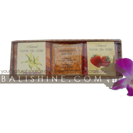 Balishine: Your natural source of indonesian handicraft presents in its Various collection the Soap and Salt:44ARJ557517:This box contain 2 natural soap of 50 gr each with 1 bag of bath salt 50 gr. Made in Bali from tropical pulp flower. Soap with coconut texture inside.  Available in aromas : Papaya, Chempaka,  Frangipani, Jasmine, Lavender, Sandalwood, Ylang-Ylang, Vanilla, Lotus.