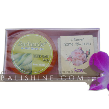 Balishine: Your natural source of indonesian handicraft presents in its Various collection the Soap Pack:44ARJ557522:This box contain 2 natural soap of 50 gr. 1 round and 1 square soap. Made in Bali from tropical pulp flower. Soap with coconut texture inside.  Available in aromas : Papaya, Chempaka,  Frangipani, Jasmine, Lavender, Sandalwood, Ylang-Ylang, Vanilla, Lotus.