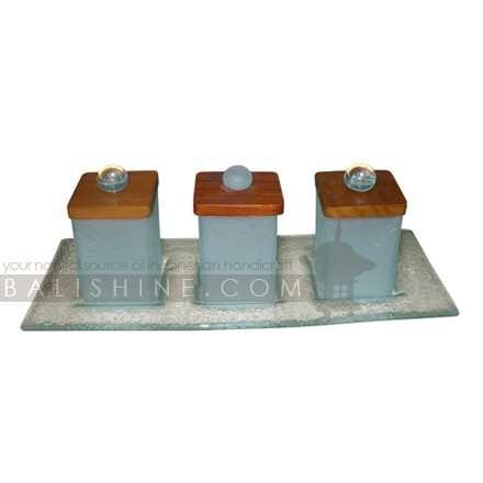 Balishine: Your natural source of indonesian handicraft presents in its Various collection the Spa Bottle:44PBG575779:This spa bottle is produced in Bali made from glass and wood. Size bottle : diam6xh8cm.  Same as picture