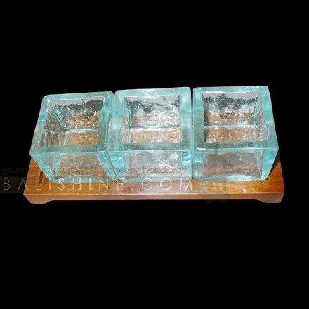 Balishine: Your natural source of indonesian handicraft presents in its Various collection the Spa Bottle:44PBG575780:This spa holder is produced in Bali made from glass and wood. Size : 5x5x4cm.  Same as picture