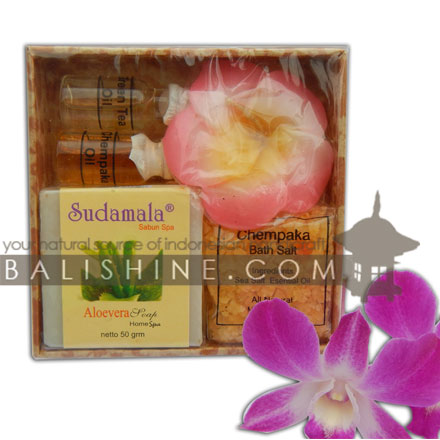 Balishine: Your natural source of indonesian handicraft presents in its Various collection the Spa Starting Mini Pack:44ARJ557515:This spa starting pack contain 1 natural soap of 50 gr, 1 bag of bath salt 50 gr and 2 different burning oil of 4cc each. Made in Bali from tropical pulp flower.  Available in aromas : Papaya, Chempaka,  Frangipani, Jasmine, Lavender, Sandalwood, Ylang-Ylang, Vanilla, Lotus.
