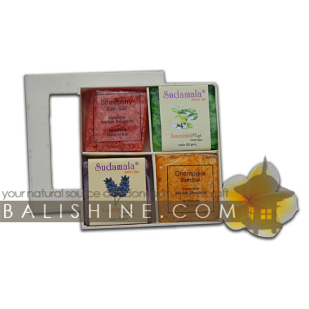 Balishine: Your natural source of indonesian handicraft presents in its Various collection the Spa Starting Pack:44ARJ557511:This spa starting pack contain 2 natural soap of 50 gr with coconut texture inside, 2 bag of bath salt 50 gr. Made in Bali from tropical pulp flower.  Available in aromas : Papaya, Chempaka,  Frangipani, Jasmine, Lavender, Sandalwood, Ylang-Ylang, Vanilla, Lotus.