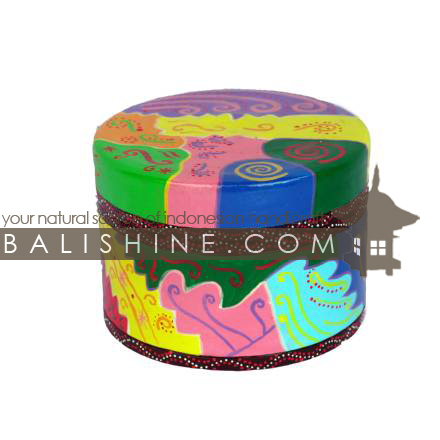 Balishine: Your natural source of indonesian handicraft presents in its Various collection the Box :415KAG7463:This set of 3 round boxes is produced in Bali made from albesia wood.  