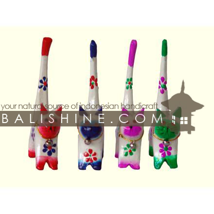 Balishine: Your natural source of indonesian handicraft presents in its Various collection the Funny Ring Holder:415POB7706:This set of 4 cats ring holder is produced in Bali made from albesia wood.  Full color