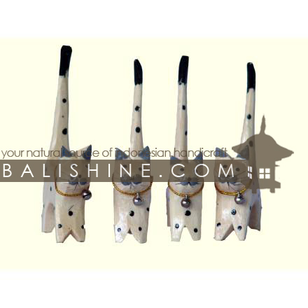 Balishine: Your natural source of indonesian handicraft presents in its Various collection the Funny Ring Holder:415POB7711:This set of 4 cats ring holder is produced in Bali made from albesia wood.  Full color
