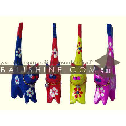 Balishine: Your natural source of indonesian handicraft presents in its Various collection the Funny Ring Holder:415POB7712:This set of 4 cats ring holder is produced in Bali made from albesia wood.  Full color