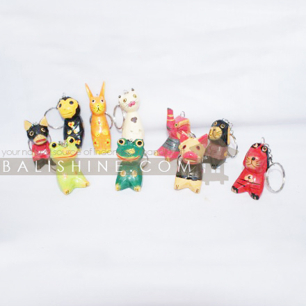 Balishine: Your natural source of indonesian handicraft presents in its Various collection the Keyring:415DAR76343:This set of 10 pcs keyrings is a handicraft of Bali made from albasia wood.  