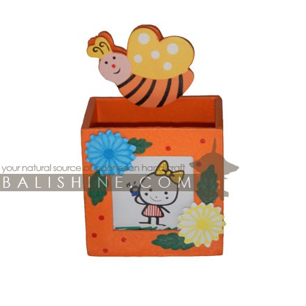 Balishine: Your natural source of indonesian handicraft presents in its Various collection the Pencil Holder:415PUA76706:This butterfly pencil holder is produced in Bali and made from MDF wood.  Full color
