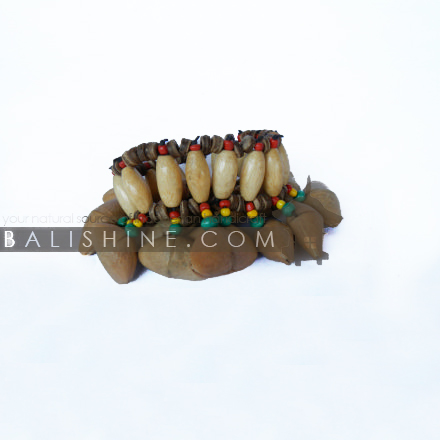 Balishine: Your natural source of indonesian handicraft presents in its Various collection the Bracelet Maracas:412CIK606740:This bracelet maracas is a handicraft of Bali made from natural skin of fruits and fabric.  